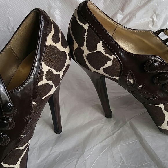 Shoes - Picture 7 of 8